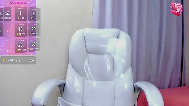 Snapshot of Hot_beauty__ chatting on 01-25-25, 02:47 Hot beauty online show from 01-25-25, 02:47