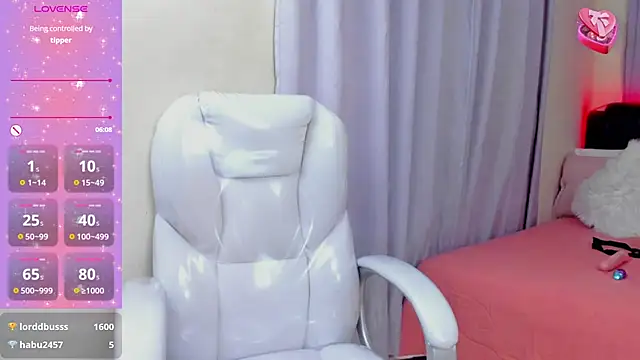 Snapshot of Hot_beauty__ chatting on 01-25-25, 05:51 Hot beauty online show from 01-25-25, 05:51