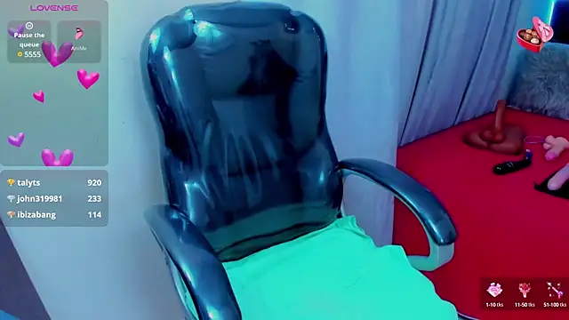 Snapshot of Hot_beauty__ chatting on 02-14-25, 12:25 Hot beauty online show from 02-14-25, 12:25