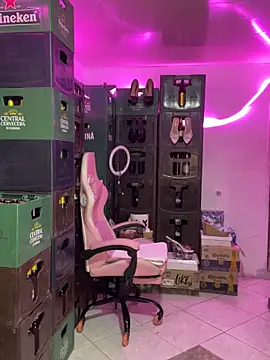 Snapshot of Hot_beauty__ chatting on 09-20-25, 04:02 Hot beauty online show from 09-20-25, 04:02