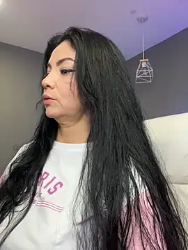 Snapshot of Hot_beauty__ chatting on 10-13-25, 12:32 Hot beauty online show from 10-13-25, 12:32