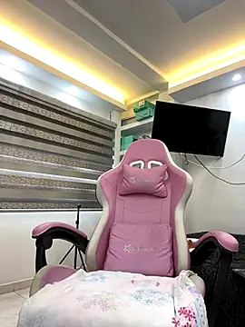 Snapshot of Hot_beauty__ chatting on 11-13-25, 08:08 Hot beauty online show from 11-13-25, 08:08