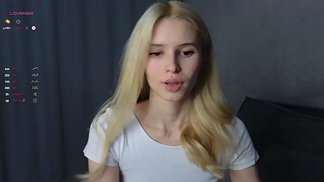 Snapshot of elsa_limerence chatting on 11-09-25, 10:35 elsa limerence online show from 11-09-25, 10:35