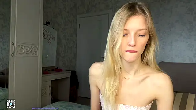 Evvie Summn1 online show from 10-17-25, 07:33