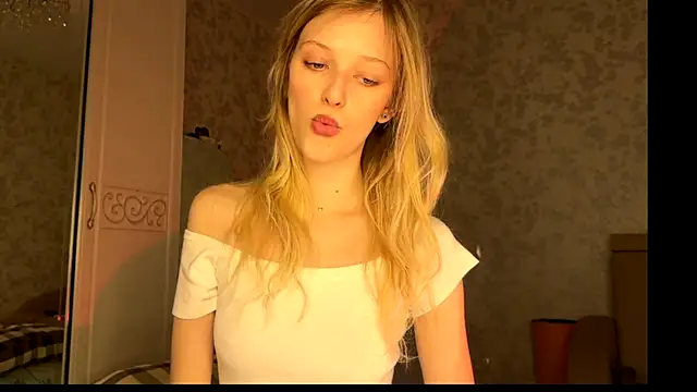 Evvie Summn1 online show from 10-23-25, 03:11