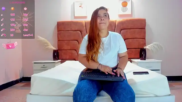 MAHIASMITH13 online show from 01-03-25, 01:14