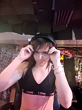 Michelle Flowers online show from 11-12-25, 04:35