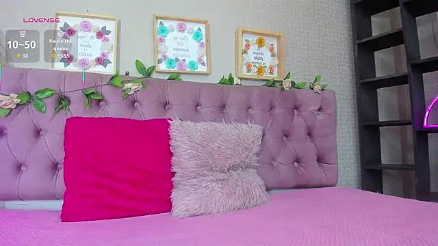 Lia Keen online show from 10-20-25, 08:20