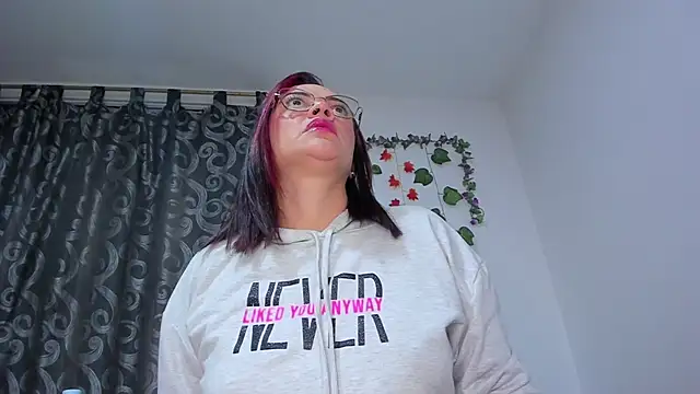 nicollee18 online show from 12-13-24, 10:08