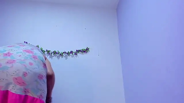 nicollee18 online show from 01-30-25, 12:16