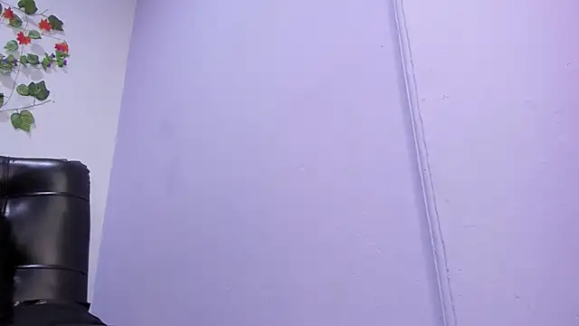 nicollee18 online show from 02-11-25, 09:20
