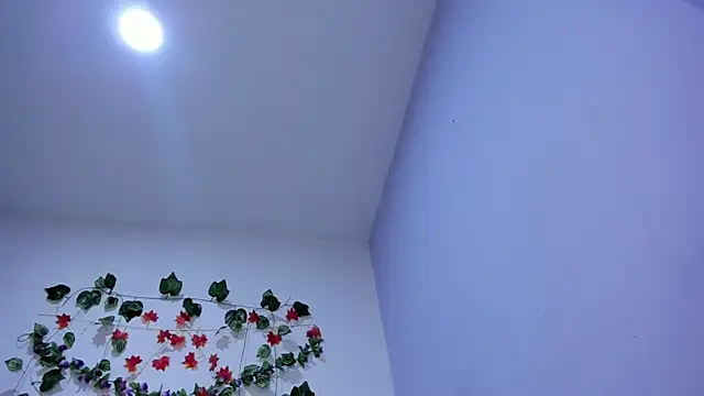 nicollee18 online show from 02-14-25, 12:47
