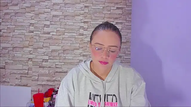 nicollee18 online show from 10-02-25, 01:01