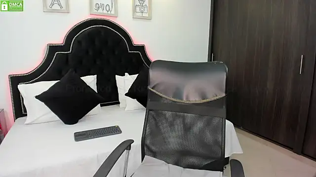 MaxxiCruz online show from 01-10-25, 07:32