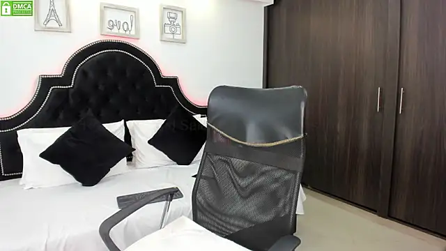 MaxxiCruz online show from 01-17-25, 01:35