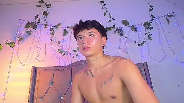 Snapshot of daimond_01 chatting on 02-14-25, 04:37 daimond 01 online show from 02-14-25, 04:37