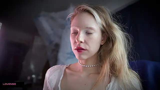  Phantom thread  online show from 11-10-25, 10:58