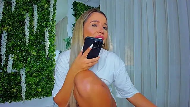 VivienCarter online show from 10-08-25, 04:04