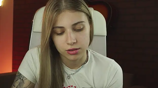 EllieCutes online show from 10-10-25, 09:30