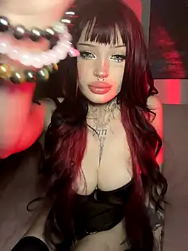 Snapshot of madelinexx chatting on 10-28-25, 05:37 madelinexx online show from 10-28-25, 05:37