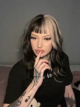 Snapshot of madelinexx chatting on 11-03-25, 11:22 madelinexx online show from 11-03-25, 11:22