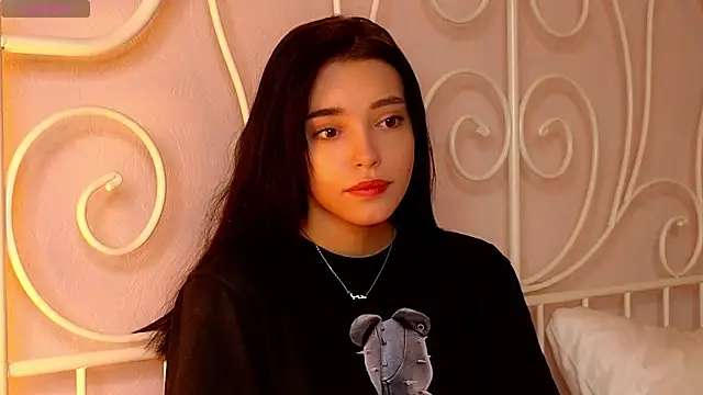 WildaBendell online show from 02-12-25, 01:37