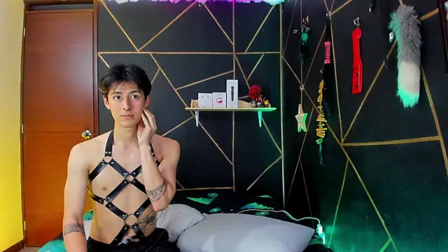 Snapshot of MillersKink chatting on 01-02-25, 02:22 MillersKink online show from 01-02-25, 02:22