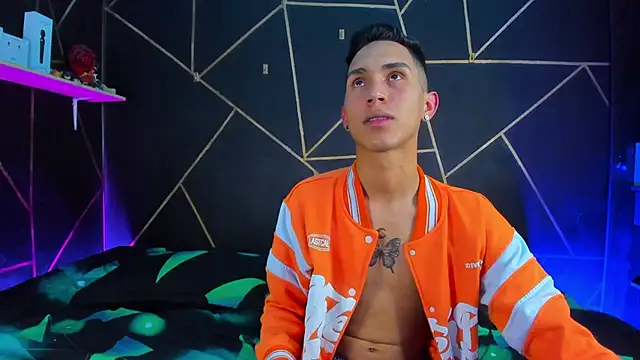 Snapshot of MillersKink chatting on 02-21-25, 04:40 MillersKink online show from 02-21-25, 04:40