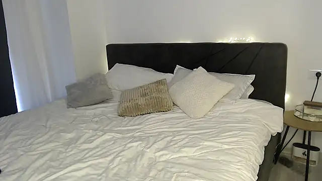 ElizabethAC online show from 12-16-24, 10:08