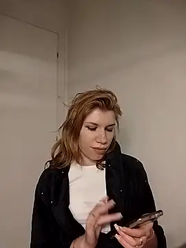 EvaRush online show from 12-22-25, 08:50