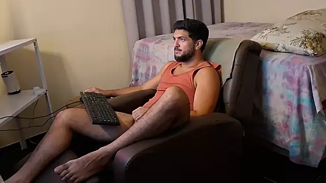 Snapshot of LUH133 chatting on 11-27-25, 02:02 LUH133 online show from 11-27-25, 02:02