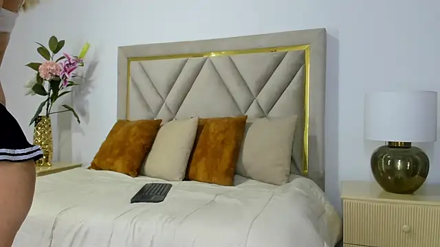 emily queen2 online show from 02-05-25, 06:37