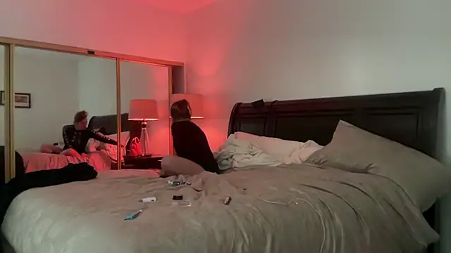 Snapshot of _Studio4Three_ chatting on 02-16-26, 03:41 Studio4Three online show from 02-16-26, 03:41