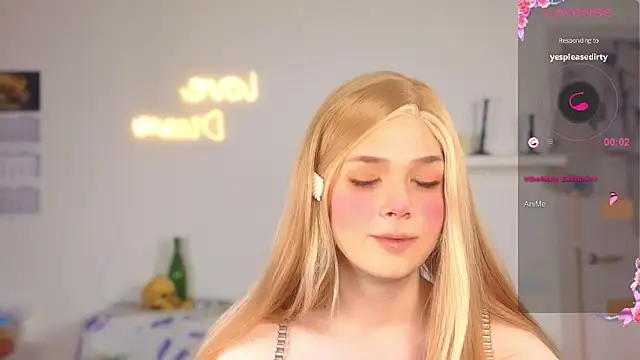 Snapshot of _yourFoxy_ chatting on 10-25-25, 01:40 yourFoxy online show from 10-25-25, 01:40