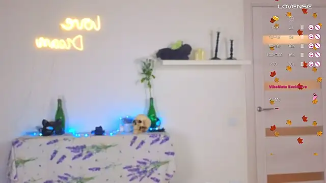 Snapshot of _yourFoxy_ chatting on 10-27-25, 11:47 yourFoxy online show from 10-27-25, 11:47