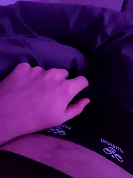 Snapshot of poldek38 chatting on 02-01-25, 02:58 poldek38 online show from 02-01-25, 02:58