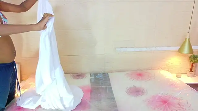 Chocolatte bar online show from 10-07-25, 02:03