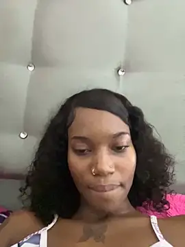 Chocolatte bar online show from 10-31-25, 04:13