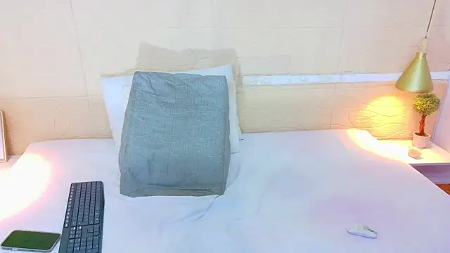 Chocolatte bar online show from 12-18-25, 02:12