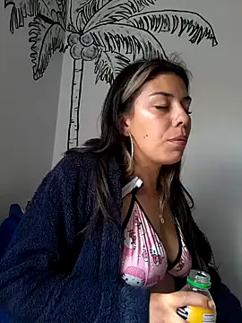 Sweel Leyva18 online show from 12-05-24, 06:22