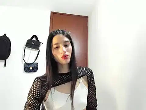 Snapshot of Safiro_Queen chatting on 01-19-25, 02:57 Safiro Queen online show from 01-19-25, 02:57