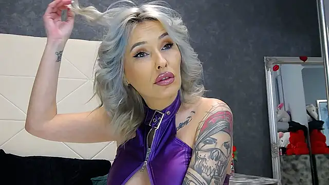 IssaSmith online show from 02-11-26, 04:56