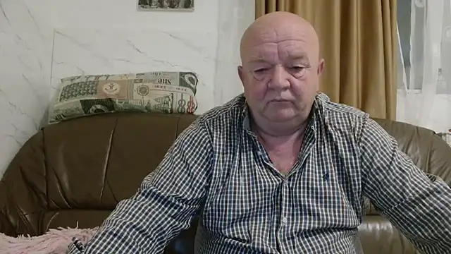 Snapshot of fullballs6 chatting on 10-29-25, 03:53 fullballs6 online show from 10-29-25, 03:53