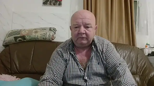 Snapshot of fullballs6 chatting on 11-26-25, 02:23 fullballs6 online show from 11-26-25, 02:23