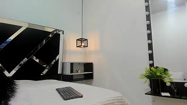 Ambber moon online show from 02-01-25, 03:41