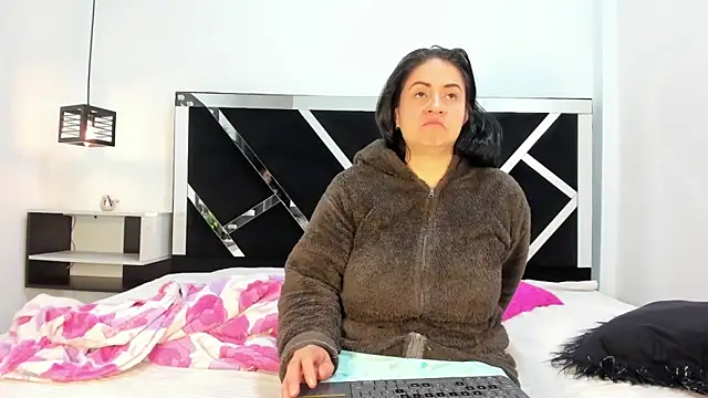 Ambber moon online show from 02-14-25, 10:49