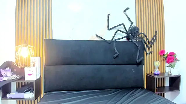 Ambber moon online show from 10-17-25, 02:15