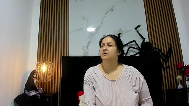 Ambber moon online show from 10-25-25, 03:14