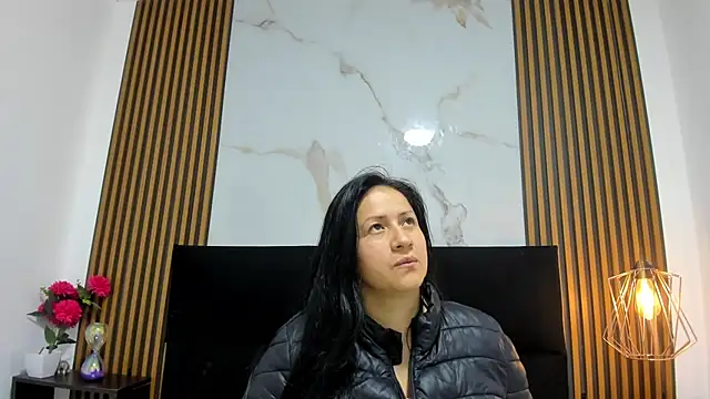 Ambber moon online show from 10-31-25, 03:18