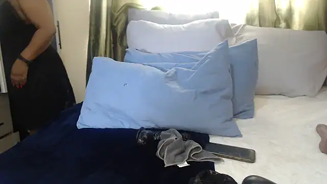 Foxybrownxx1 online show from 10-19-25, 06:14